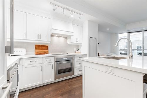 2060 Lakeshore Road|Unit #711, Burlington, ON - Indoor Photo Showing Kitchen With Upgraded Kitchen