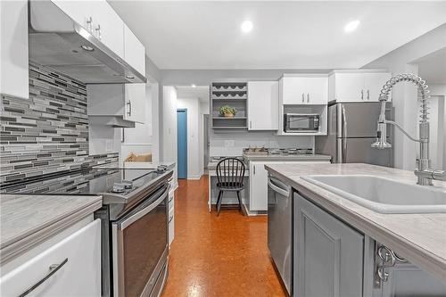 29 Jerome Park Drive, Dundas, ON - Indoor Photo Showing Kitchen With Upgraded Kitchen