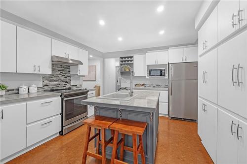 29 Jerome Park Drive, Dundas, ON - Indoor Photo Showing Kitchen With Upgraded Kitchen