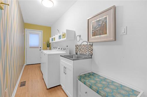 29 Jerome Park Drive, Dundas, ON - Indoor Photo Showing Laundry Room