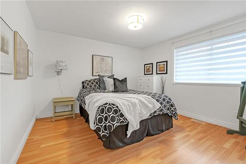 29 Jerome Park Drive, Dundas, ON - Indoor Photo Showing Bedroom