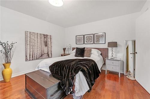 29 Jerome Park Drive, Dundas, ON - Indoor Photo Showing Bedroom