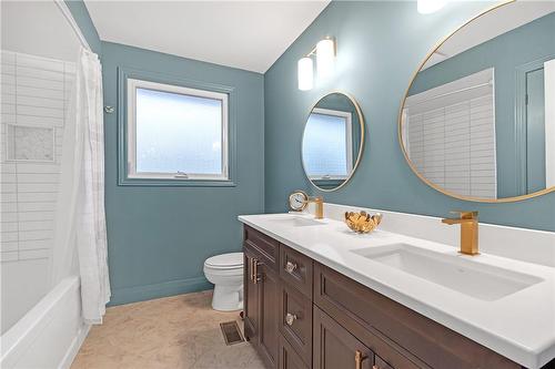 29 Jerome Park Drive, Dundas, ON - Indoor Photo Showing Bathroom