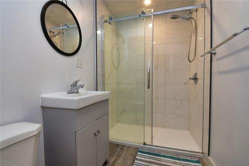 92 Birge Street, Hamilton, ON - Indoor Photo Showing Bathroom