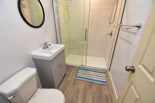 92 Birge Street, Hamilton, ON - Indoor Photo Showing Bathroom