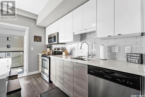 703 550 4Th Avenue N, Saskatoon, SK - Indoor Photo Showing Kitchen With Upgraded Kitchen