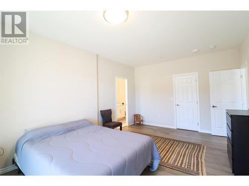 3346 Skaha Lake Road Unit# 1304, Penticton, BC - Indoor Photo Showing Bedroom