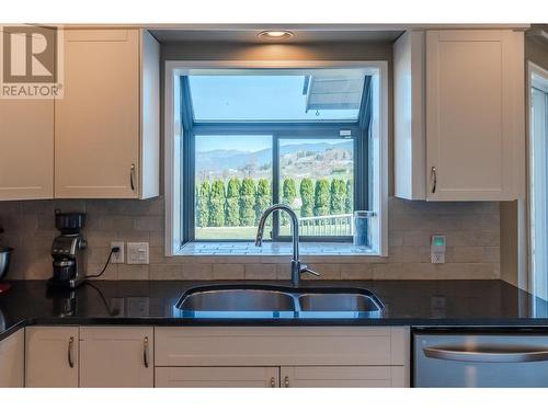 1033 Westminster Avenue E, Penticton, BC - Indoor Photo Showing Kitchen With Double Sink