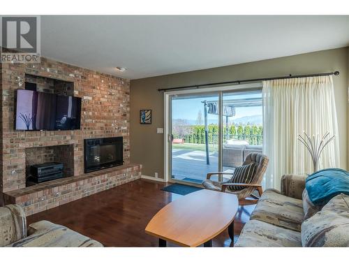 1033 Westminster Avenue E, Penticton, BC - Indoor Photo Showing Living Room With Fireplace