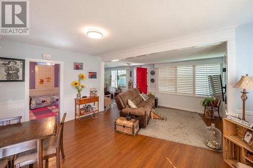 570 Alberta Avenue, Penticton, BC - Indoor Photo Showing Living Room