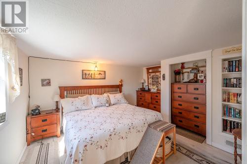 570 Alberta Avenue, Penticton, BC - Indoor Photo Showing Bedroom