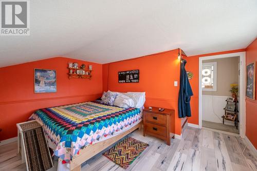 570 Alberta Avenue, Penticton, BC - Indoor Photo Showing Bedroom