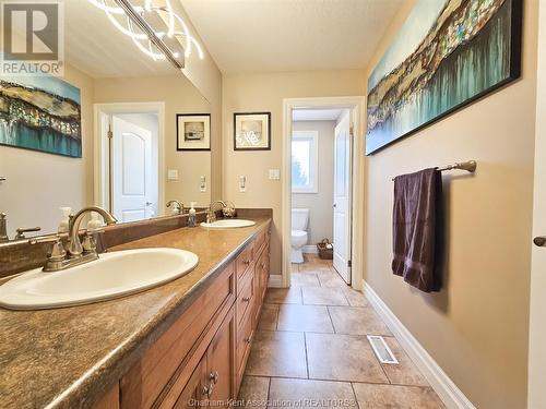 16 Towerline Street, Delaware Town, ON - Indoor Photo Showing Bathroom