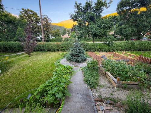 413 Nelson Avenue, Nelson, BC - Outdoor