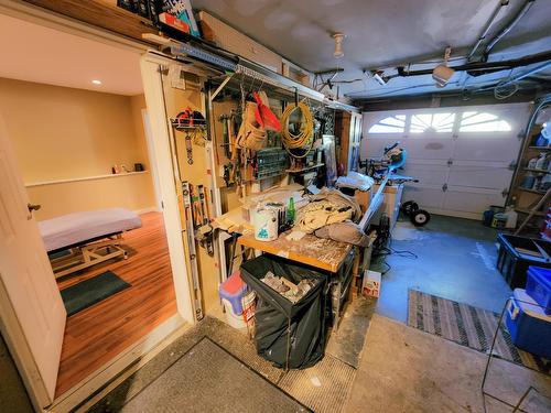 413 Nelson Avenue, Nelson, BC - Indoor Photo Showing Garage