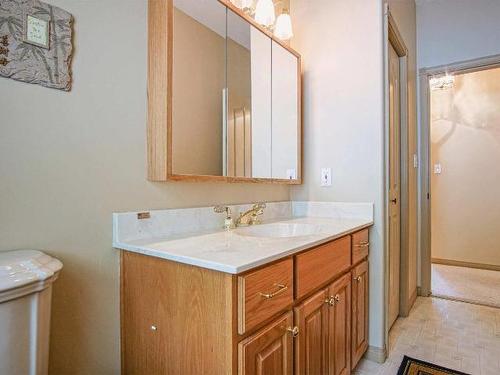 5615 Eagle Bay Road, South Shuswap, BC - Indoor Photo Showing Bathroom