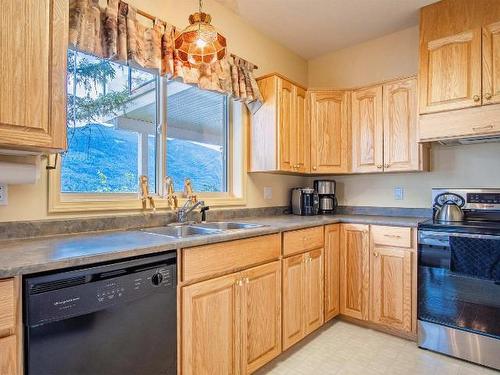 5615 Eagle Bay Road, South Shuswap, BC - Indoor Photo Showing Kitchen With Double Sink
