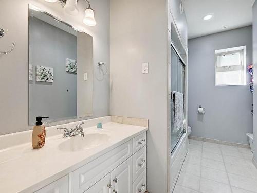 3528 Navatanee Drive, Kamloops, BC - Indoor Photo Showing Bathroom