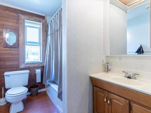 3705 Riverview Ave, Lytton, BC - Indoor Photo Showing Bathroom