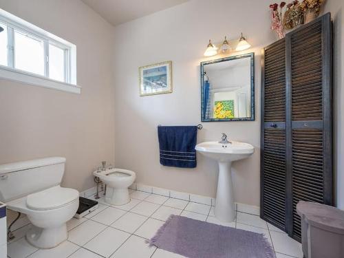 3390 Shuswap Road E, Kamloops, BC - Indoor Photo Showing Bathroom