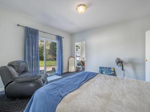 3390 Shuswap Road E, Kamloops, BC - Indoor Photo Showing Bedroom