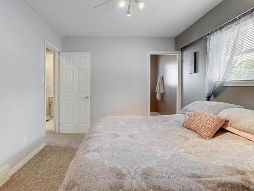 815 Puhallo Drive, Kamloops, BC - Indoor Photo Showing Bedroom