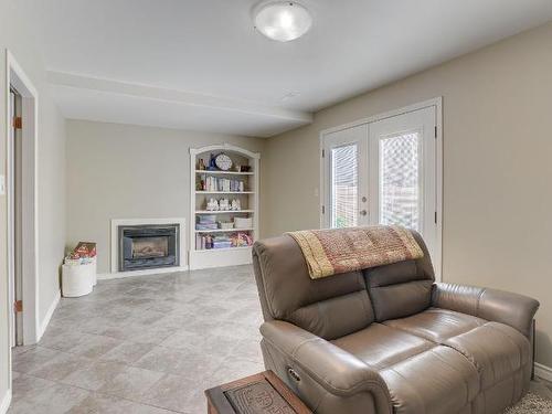 815 Puhallo Drive, Kamloops, BC - Indoor Photo Showing Living Room With Fireplace