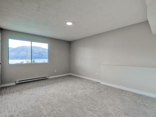 1681 28Th Ave Ne, Out Of District, BC - Indoor Photo Showing Other Room
