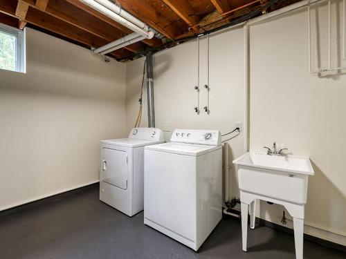 1681 28Th Ave Ne, Out Of District, BC - Indoor Photo Showing Laundry Room