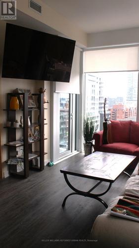 #1018 -158 Front St E, Toronto, ON - Indoor Photo Showing Living Room