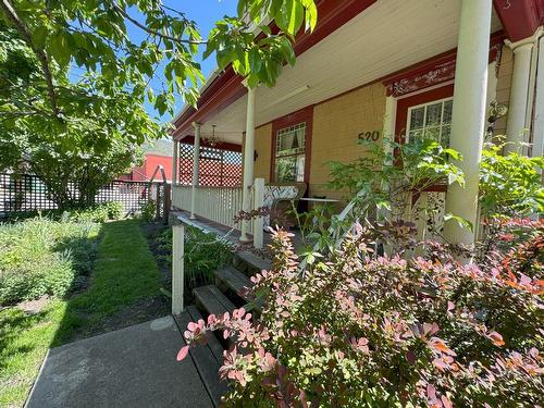 520 75Th Avenue, Grand Forks, BC - Outdoor With Deck Patio Veranda