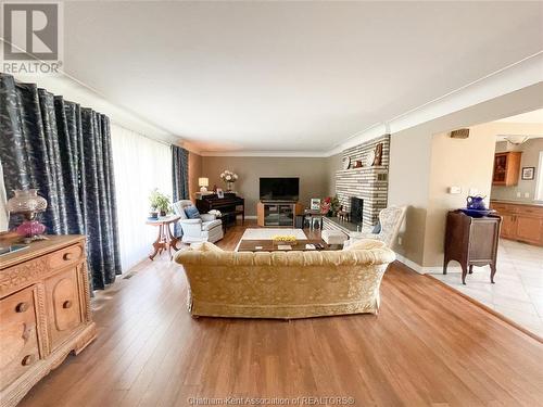 53 Glenmar Street, Chatham, ON - Indoor Photo Showing Living Room