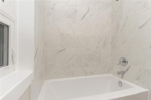 291 Emerald Street N|Unit #Main, Hamilton, ON - Indoor Photo Showing Bathroom
