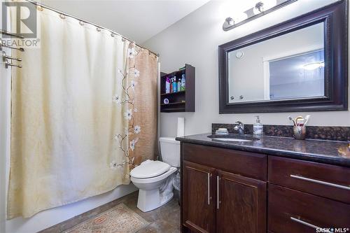 527 West Hampton Boulevard, Saskatoon, SK - Indoor Photo Showing Bathroom