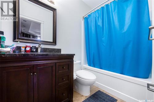527 West Hampton Boulevard, Saskatoon, SK - Indoor Photo Showing Bathroom