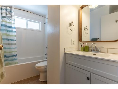 11-1176 Ponlen Street, Kamloops, BC - Indoor Photo Showing Bathroom