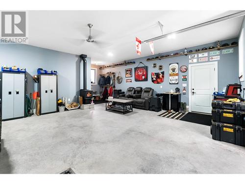 226 Sunset Drive, Sicamous, BC - Indoor Photo Showing Garage