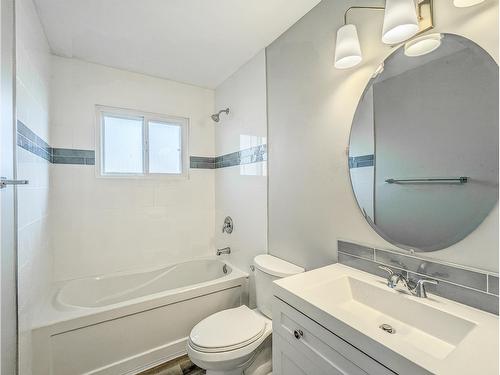 1216 3Rd Avenue S, Cranbrook, BC - Indoor Photo Showing Bathroom