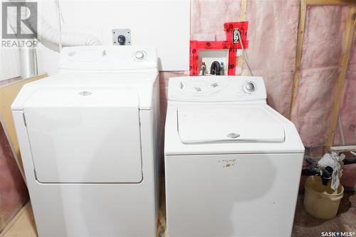 415 5Th Avenue E, Assiniboia, SK - Indoor Photo Showing Laundry Room