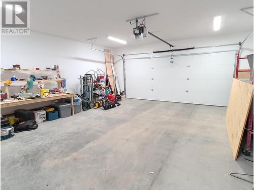 10507 118 Avenue, Fort St. John, BC - Indoor Photo Showing Garage
