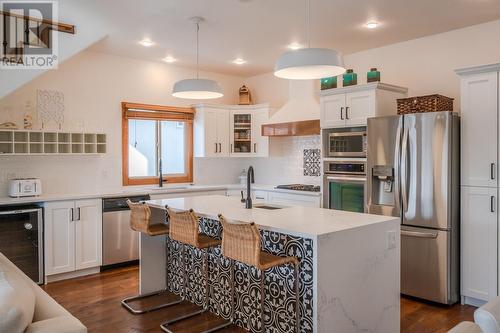 315 Sudbury Avenue, Penticton, BC - Indoor Photo Showing Kitchen With Upgraded Kitchen