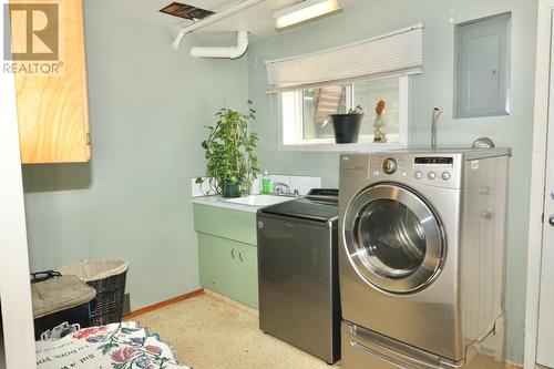 6453 Park Drive, Oliver, BC - Indoor Photo Showing Laundry Room