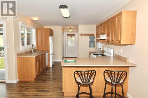 6453 Park Drive, Oliver, BC - Indoor Photo Showing Kitchen