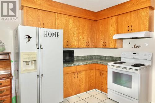 6453 Park Drive, Oliver, BC - Indoor Photo Showing Kitchen