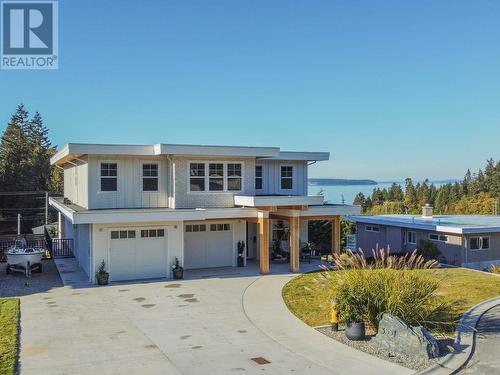 3551 Selkirk Ave, Powell River, BC - Outdoor With Facade