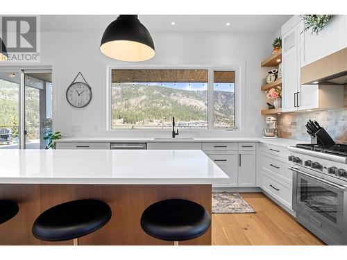 3055 Shaleview Drive, West Kelowna, BC - Indoor Photo Showing Kitchen With Upgraded Kitchen