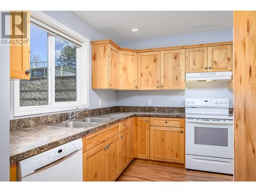 780 20 Street Ne Unit# 4, Salmon Arm, BC - Indoor Photo Showing Kitchen With Double Sink