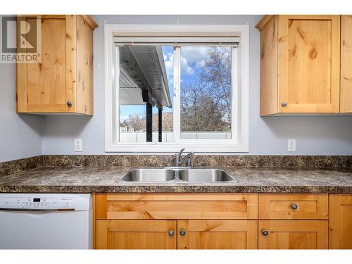 780 20 Street Ne Unit# 4, Salmon Arm, BC - Indoor Photo Showing Kitchen With Double Sink