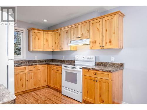 780 20 Street Ne Unit# 4, Salmon Arm, BC - Indoor Photo Showing Kitchen