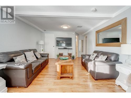2695 Dafoe Street, Penticton, BC - Indoor Photo Showing Living Room